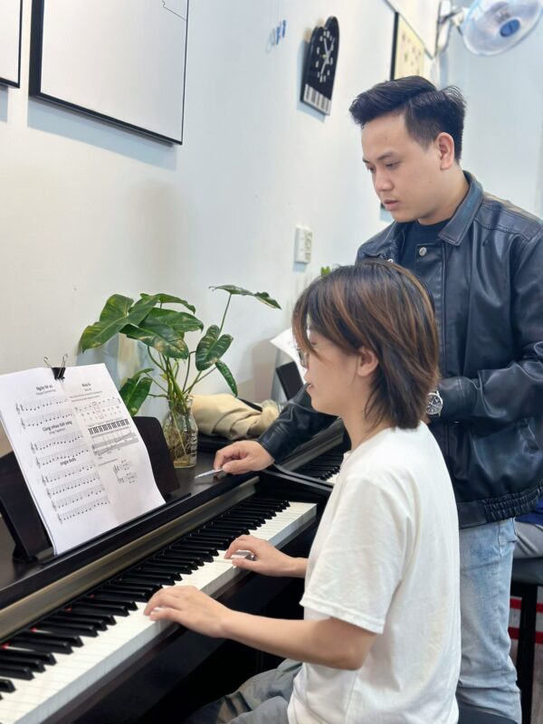 Học Piano Đà Nẵng Ở Đâu "Xịn Xò" Nhất? Lý Do Bạn Phải Ghé TPianist Ngay! 4 Giáo viên hướng dẫn tận tình tại khóa học piano tại Đà Nẵng